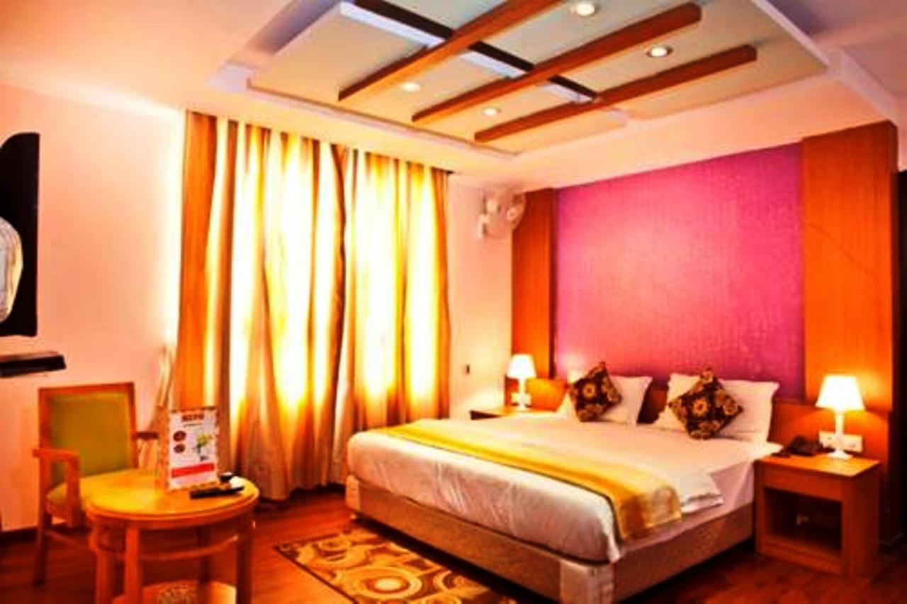 Hotel Vipul Grand Gurgaon Ngoại thất bức ảnh