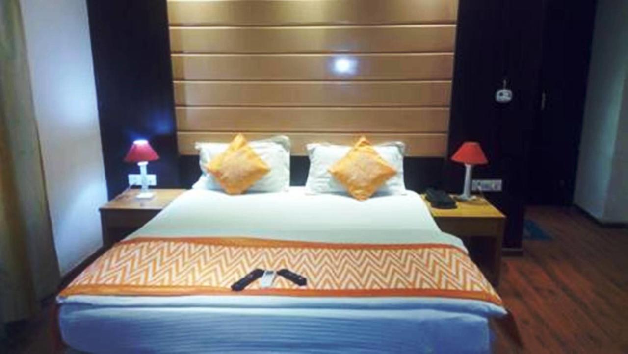 Hotel Vipul Grand Gurgaon Ngoại thất bức ảnh