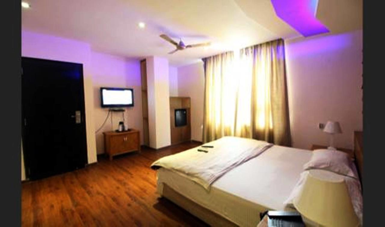 Hotel Vipul Grand Gurgaon Ngoại thất bức ảnh