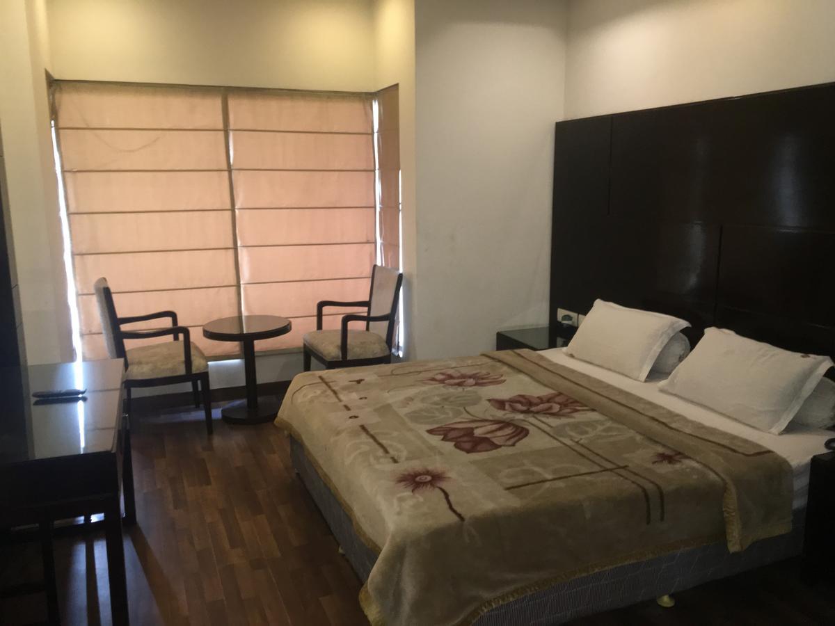 Hotel Vipul Grand Gurgaon Ngoại thất bức ảnh