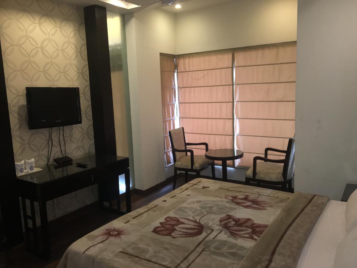 Hotel Vipul Grand Gurgaon Ngoại thất bức ảnh